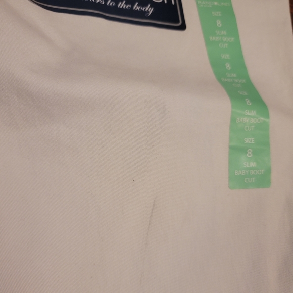 BNWT Bundle of 4 Women's Capris/Shorts - Sizes 6/8 - Picture 11 of 16